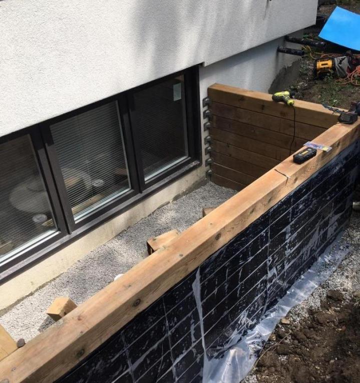 À Montréal, la compagnie Mi-Can Inc Paysagiste & Pavages se charge de l’imperméabilisation des fondations de votre propriété.